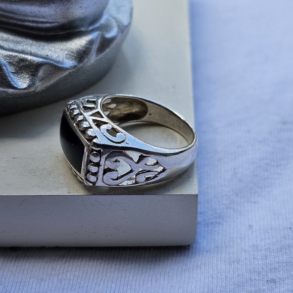 Designer Sterling Silver and Black Onyx Inlay Ornate Hearts Ring Size 5.5 - Picture 3 of 5